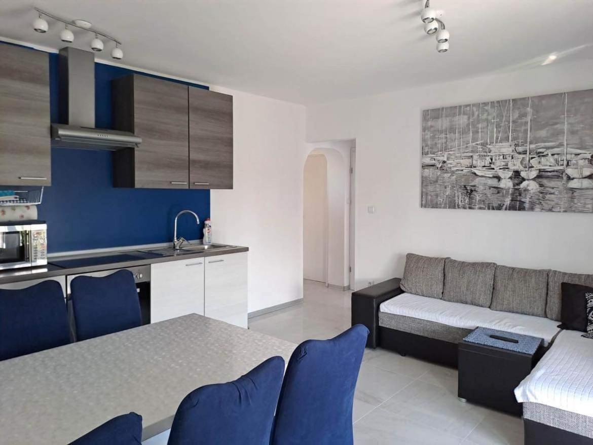 Apartments Ostojic Krk Town Eksteriør billede