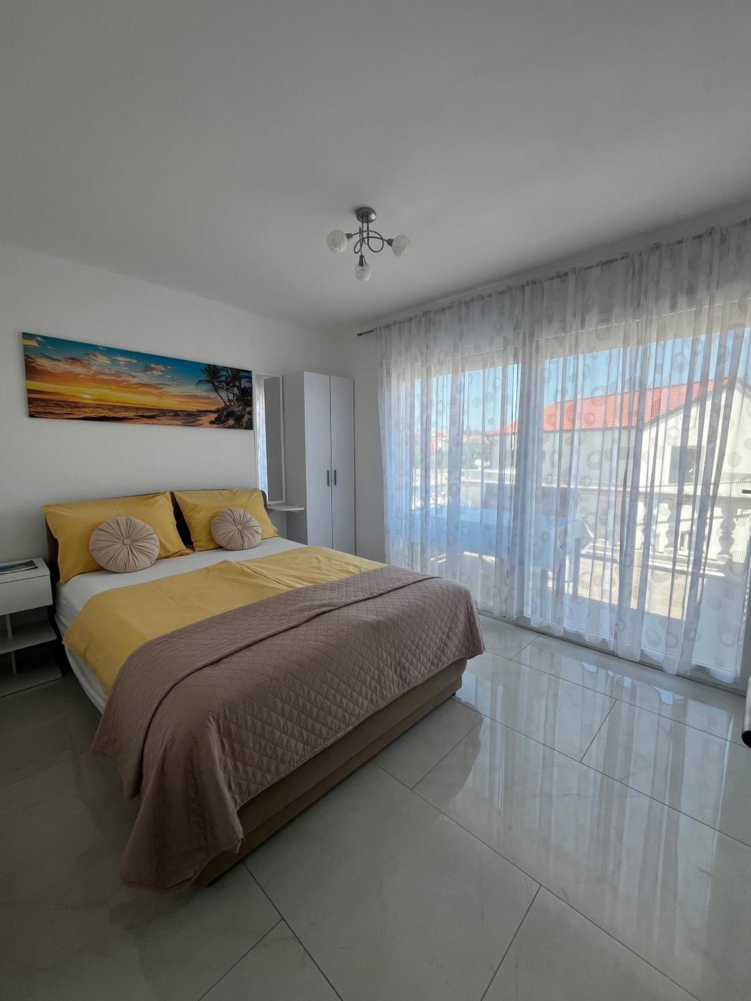 Apartments Ostojic Krk Town Eksteriør billede