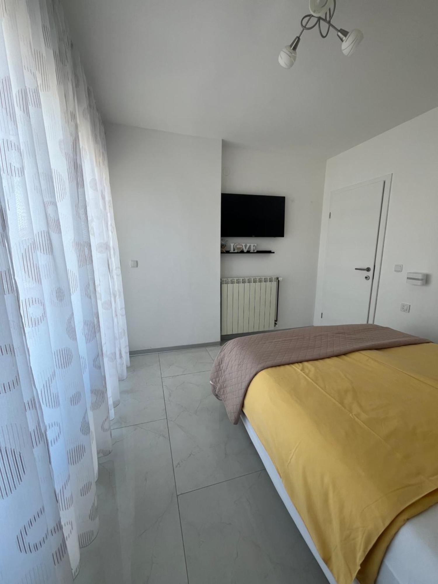 Apartments Ostojic Krk Town Eksteriør billede