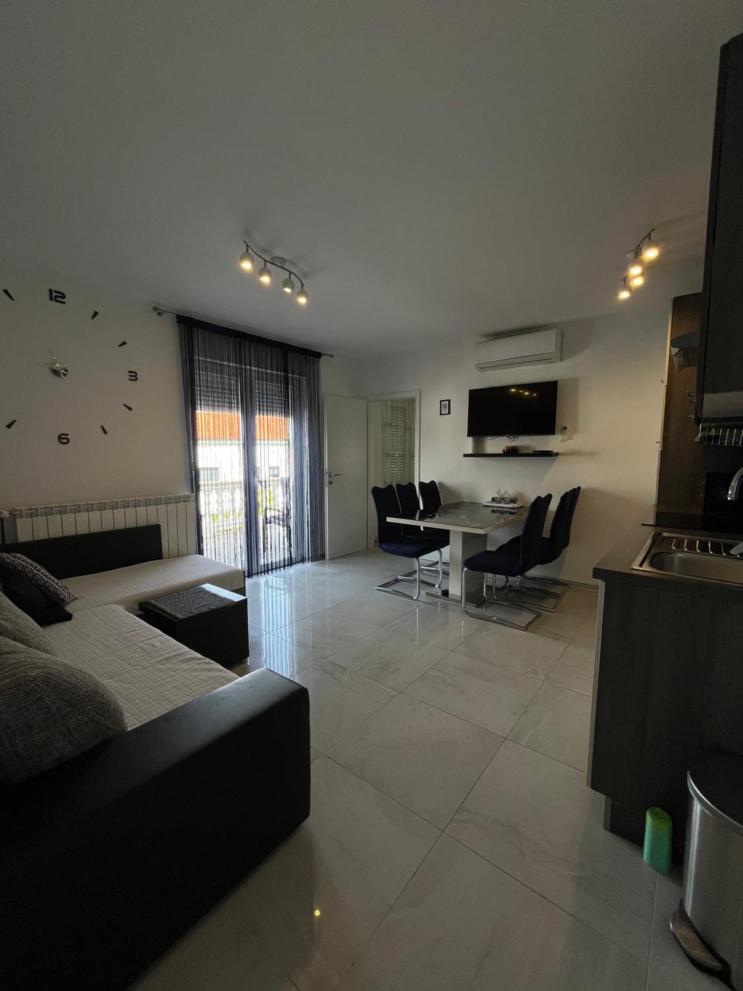 Apartments Ostojic Krk Town Eksteriør billede