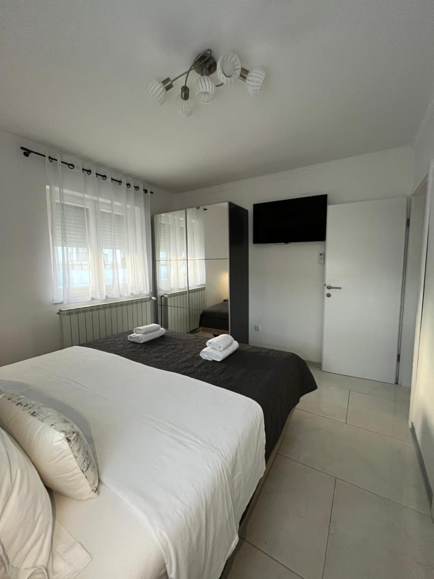 Apartments Ostojic Krk Town Eksteriør billede